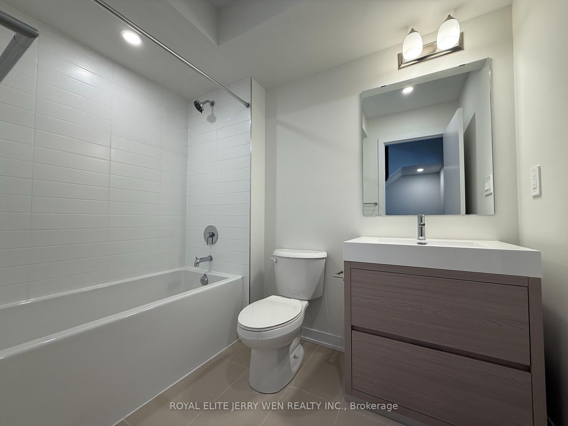 Photo 12 of 392 Lawrence Heights Way, Toronto, Englemount-Lawrence — HOMEH