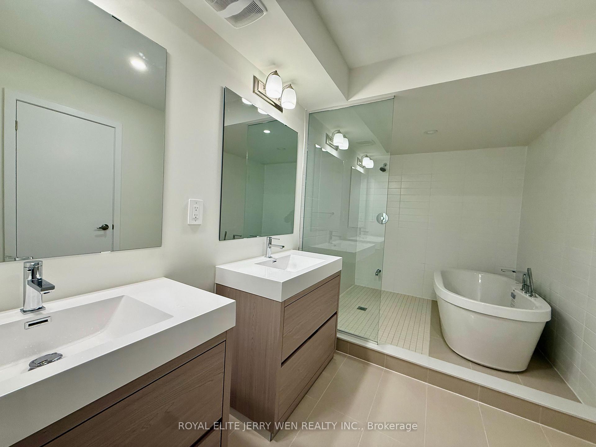 Photo 16 of 392 Lawrence Heights Way, Toronto, Englemount-Lawrence — HOMEH