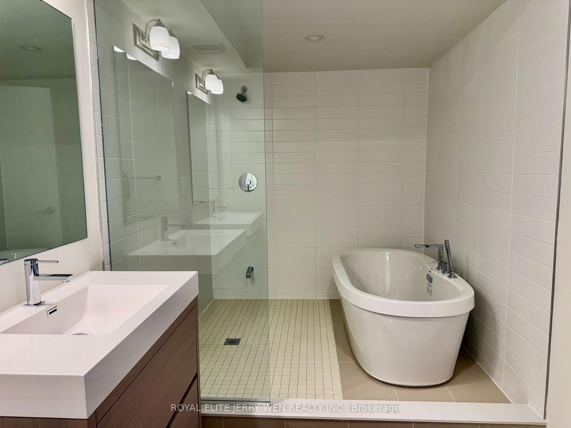 Photo 17 of 392 Lawrence Heights Way, Toronto, Englemount-Lawrence — HOMEH