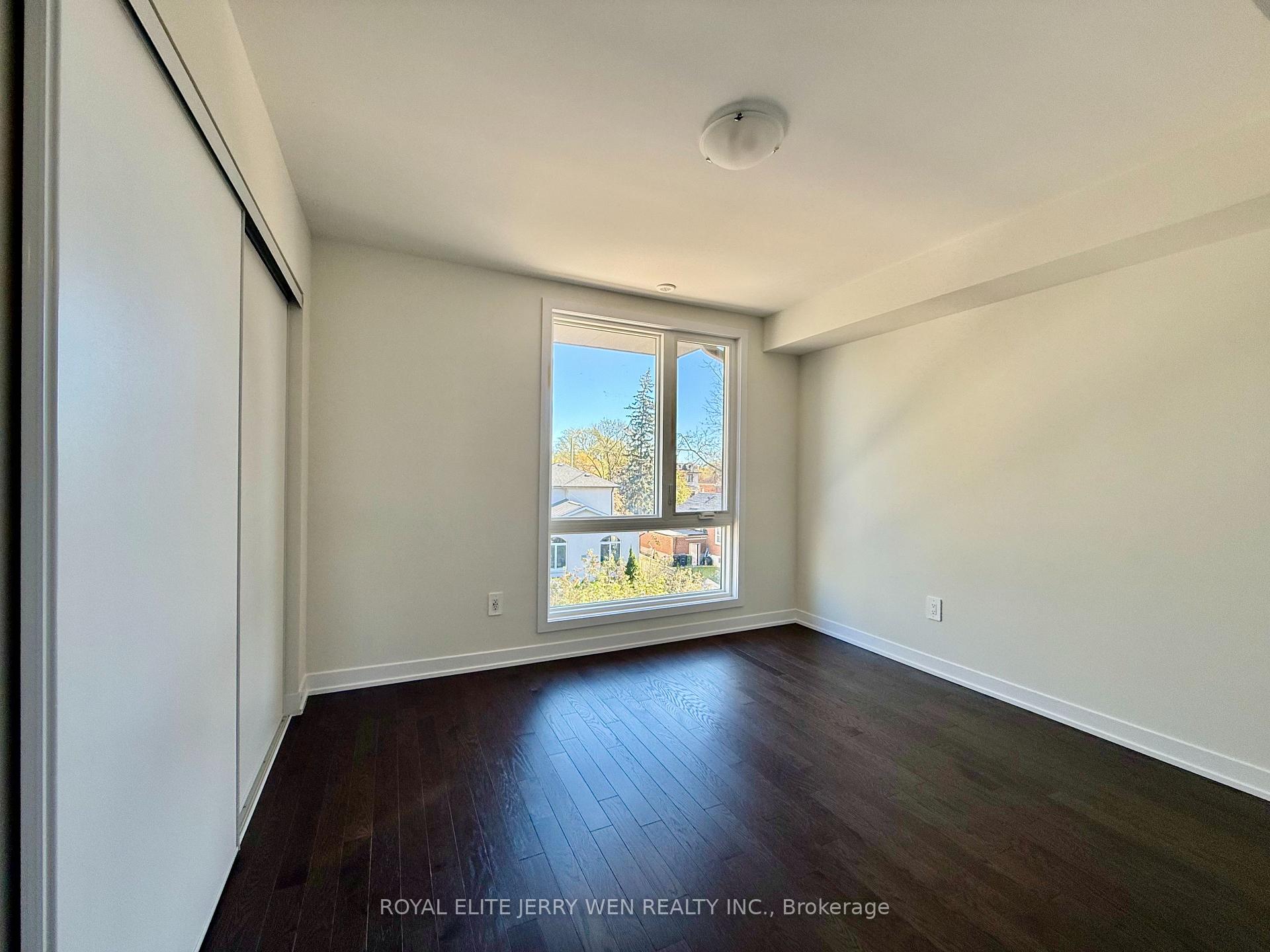 Photo 20 of 392 Lawrence Heights Way, Toronto, Englemount-Lawrence — HOMEH