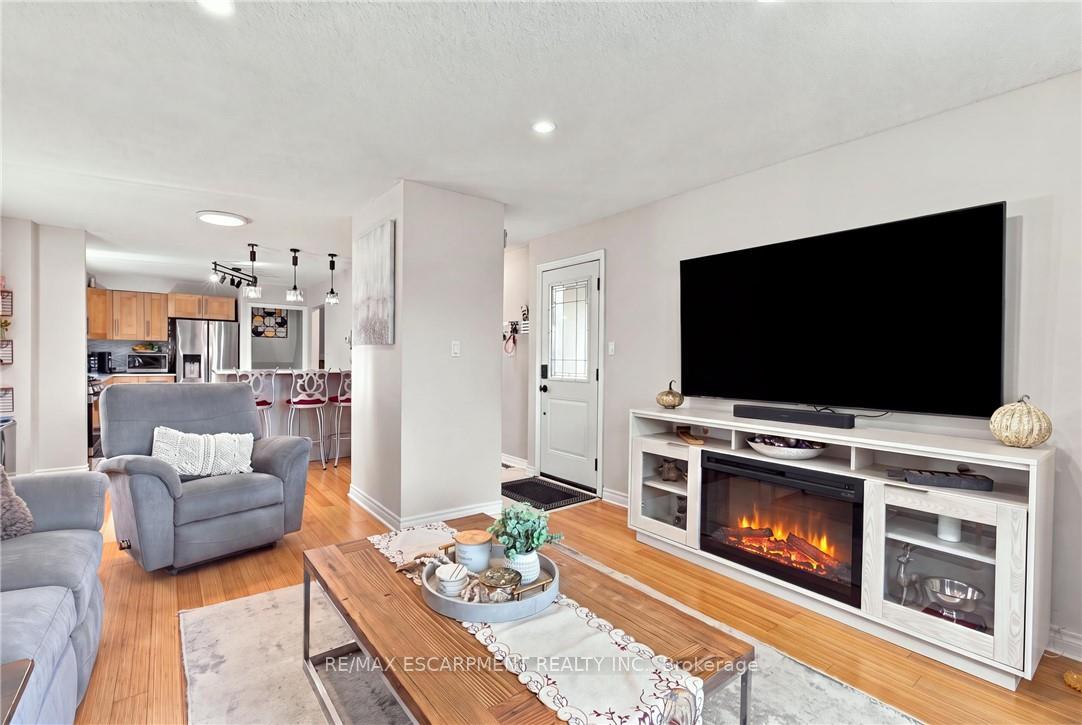 Photo 2 of 12 Glamis Court, Hamilton, Gilkson — HOMEH