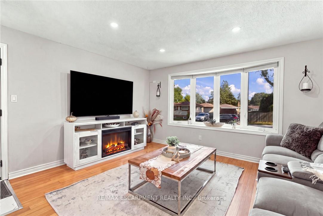 Photo 3 of 12 Glamis Court, Hamilton, Gilkson — HOMEH