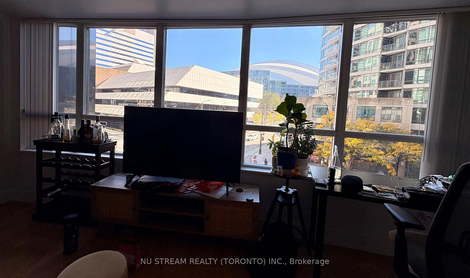 Photo 2 of Unit 315, 20 Blue Jays Way, Toronto, Waterfront Communities — HOMEH