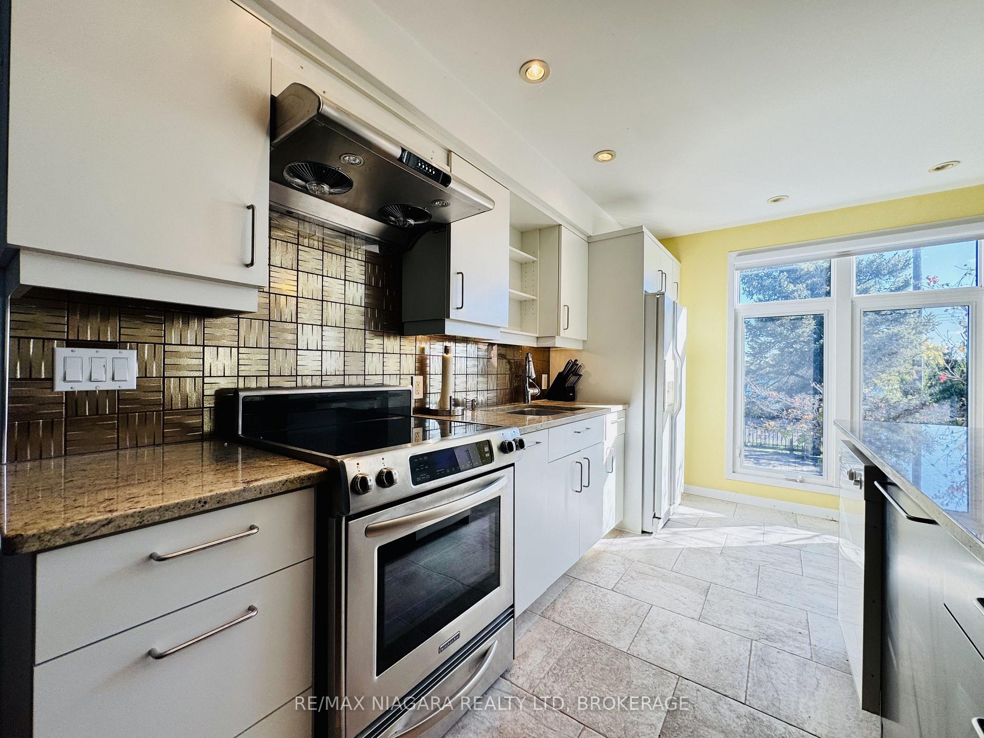 Photo 8 of 415 Niagara Boulevard, Fort Erie, Central — HOMEH