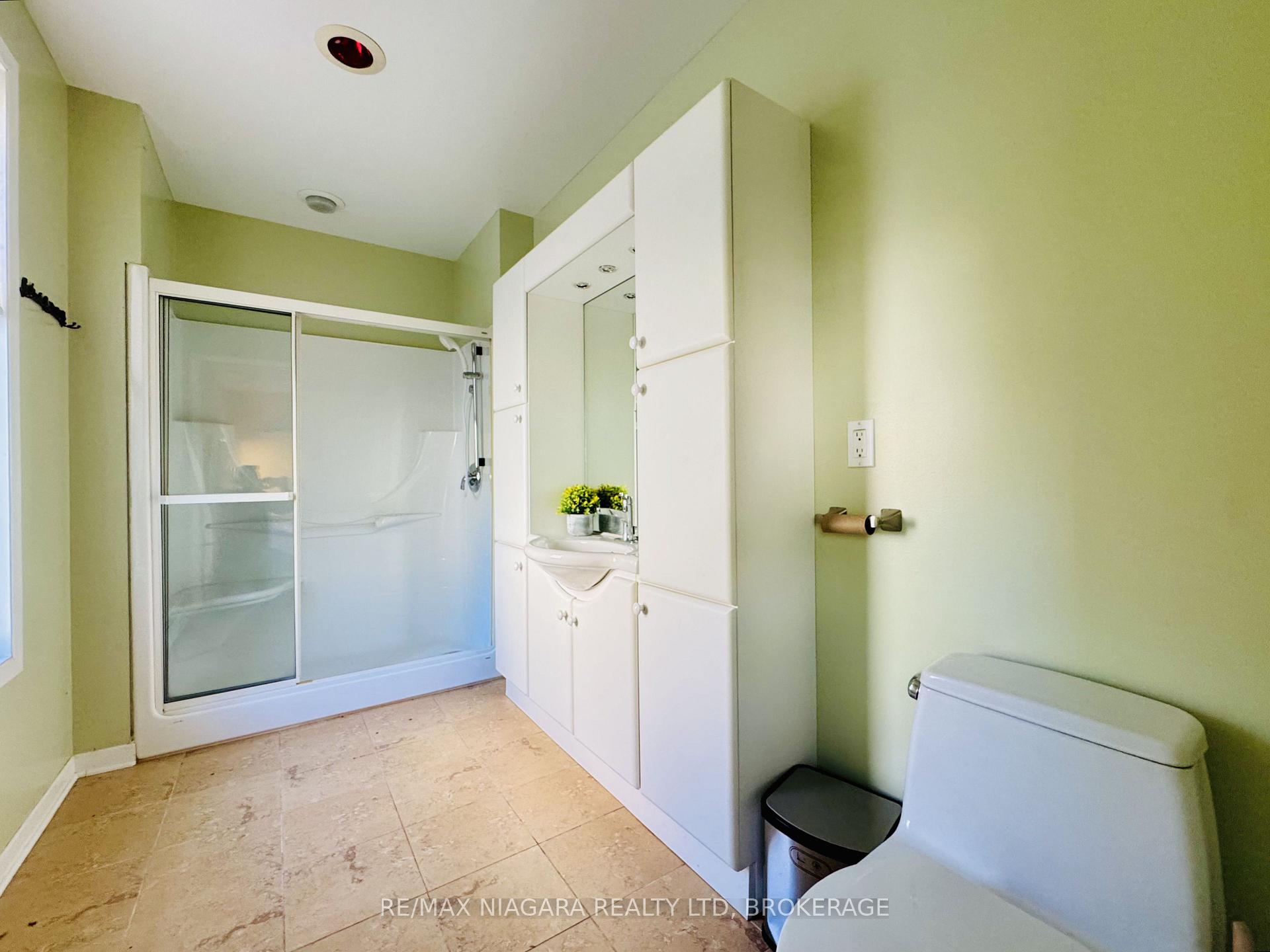 Photo 12 of 415 Niagara Boulevard, Fort Erie, Central — HOMEH