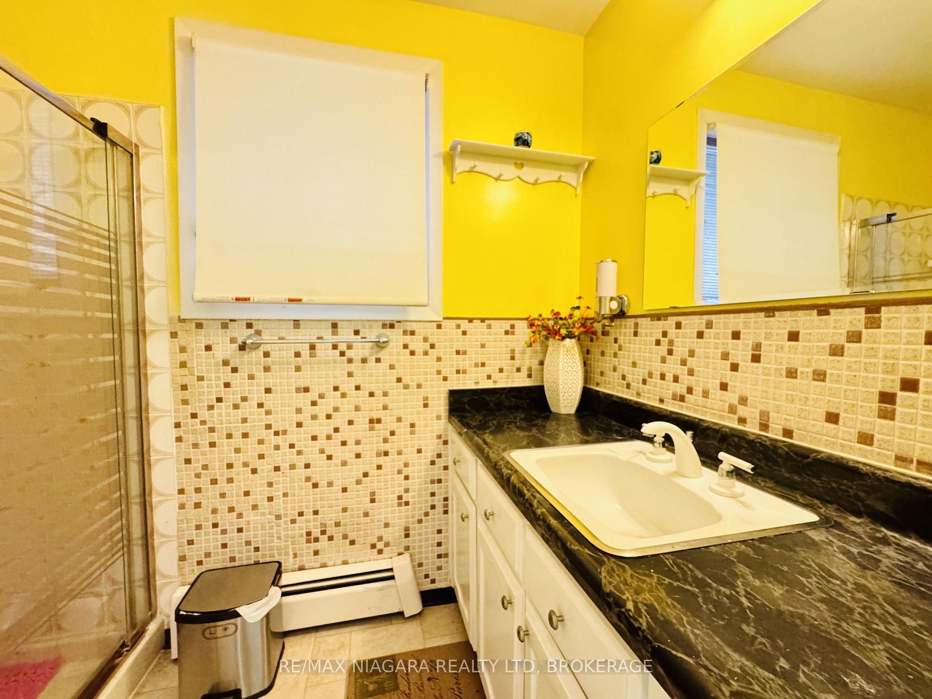Photo 15 of 415 Niagara Boulevard, Fort Erie, Central — HOMEH