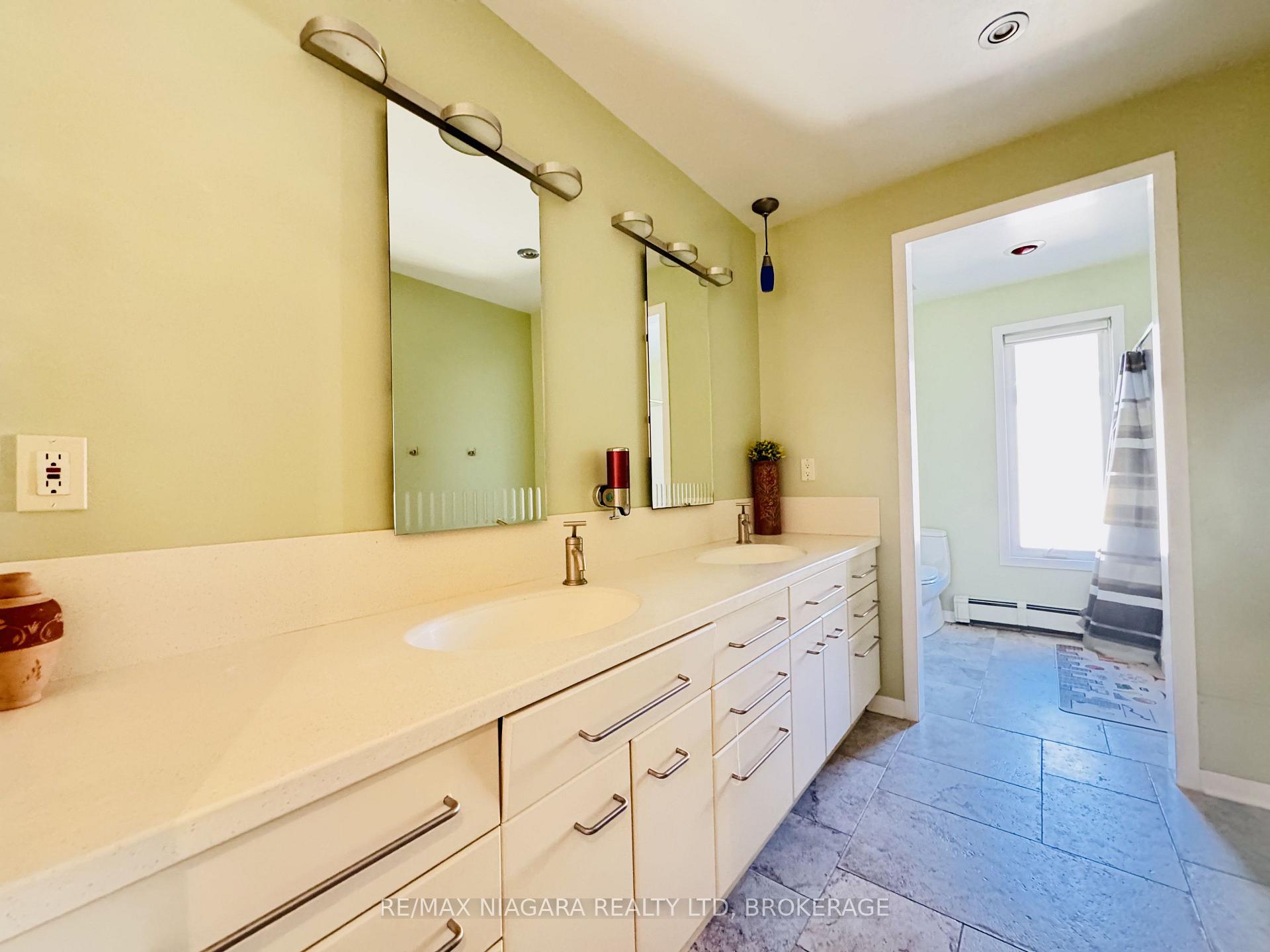 Photo 20 of 415 Niagara Boulevard, Fort Erie, Central — HOMEH