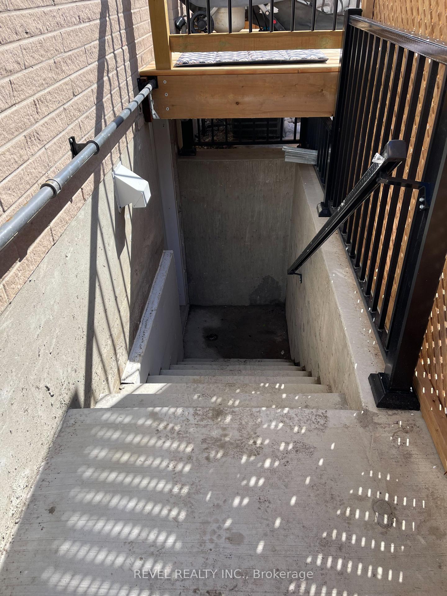 Photo 2 of Unit LOWER, 324 St Vincent Street, Barrie, Wellington — HOMEH