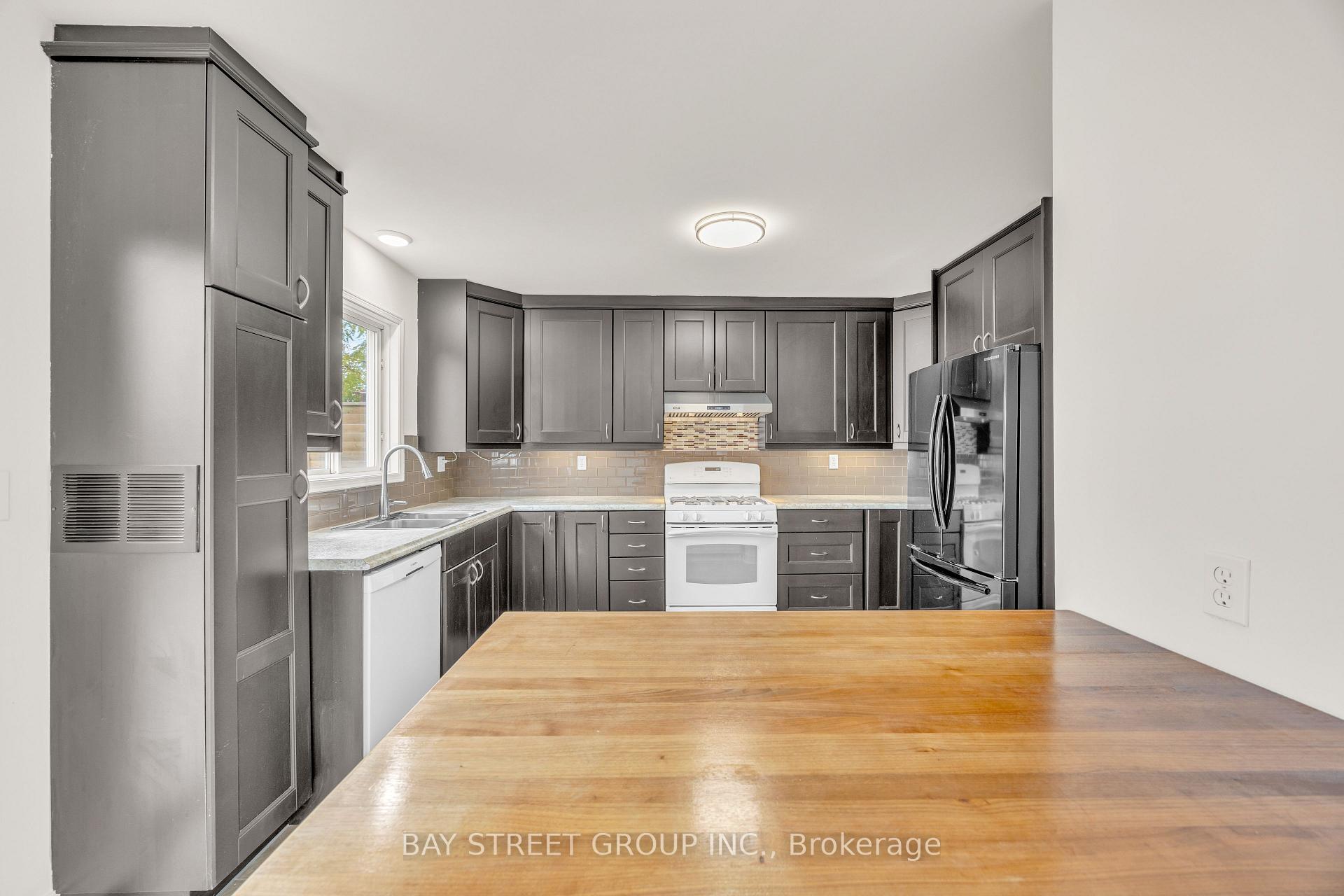Photo 10 of 13 Irish Lane, Barrie, Grove East — HOMEH