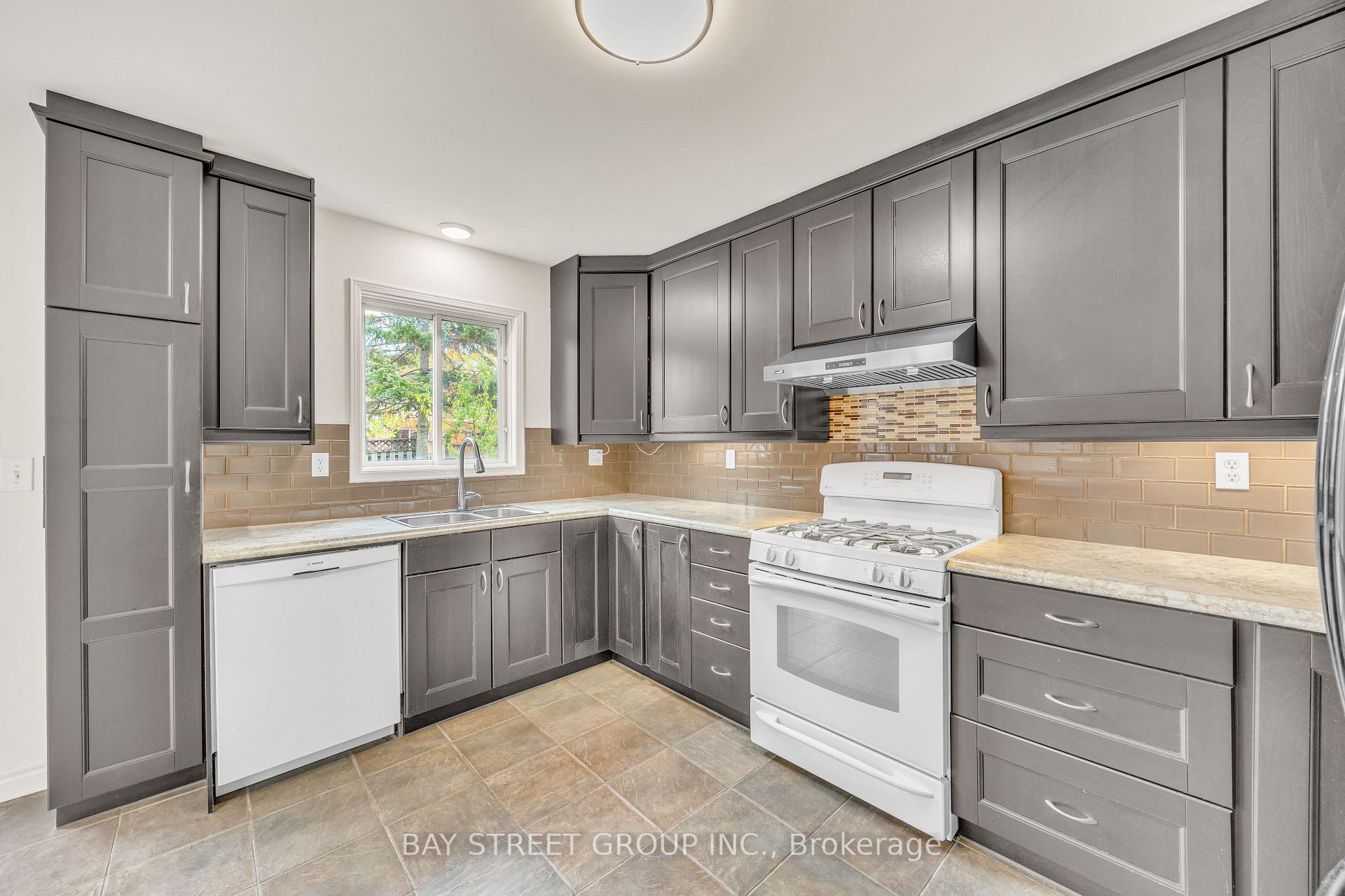 Photo 12 of 13 Irish Lane, Barrie, Grove East — HOMEH