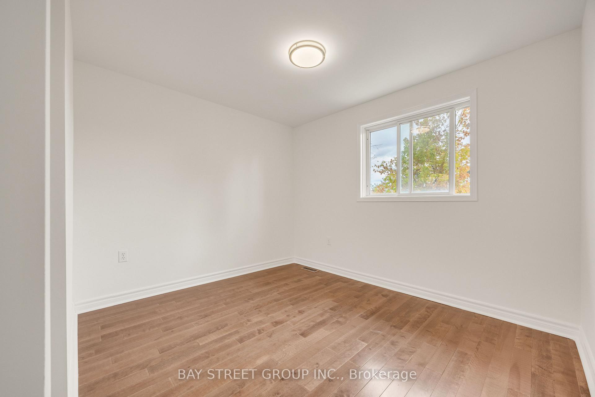 Photo 19 of 13 Irish Lane, Barrie, Grove East — HOMEH