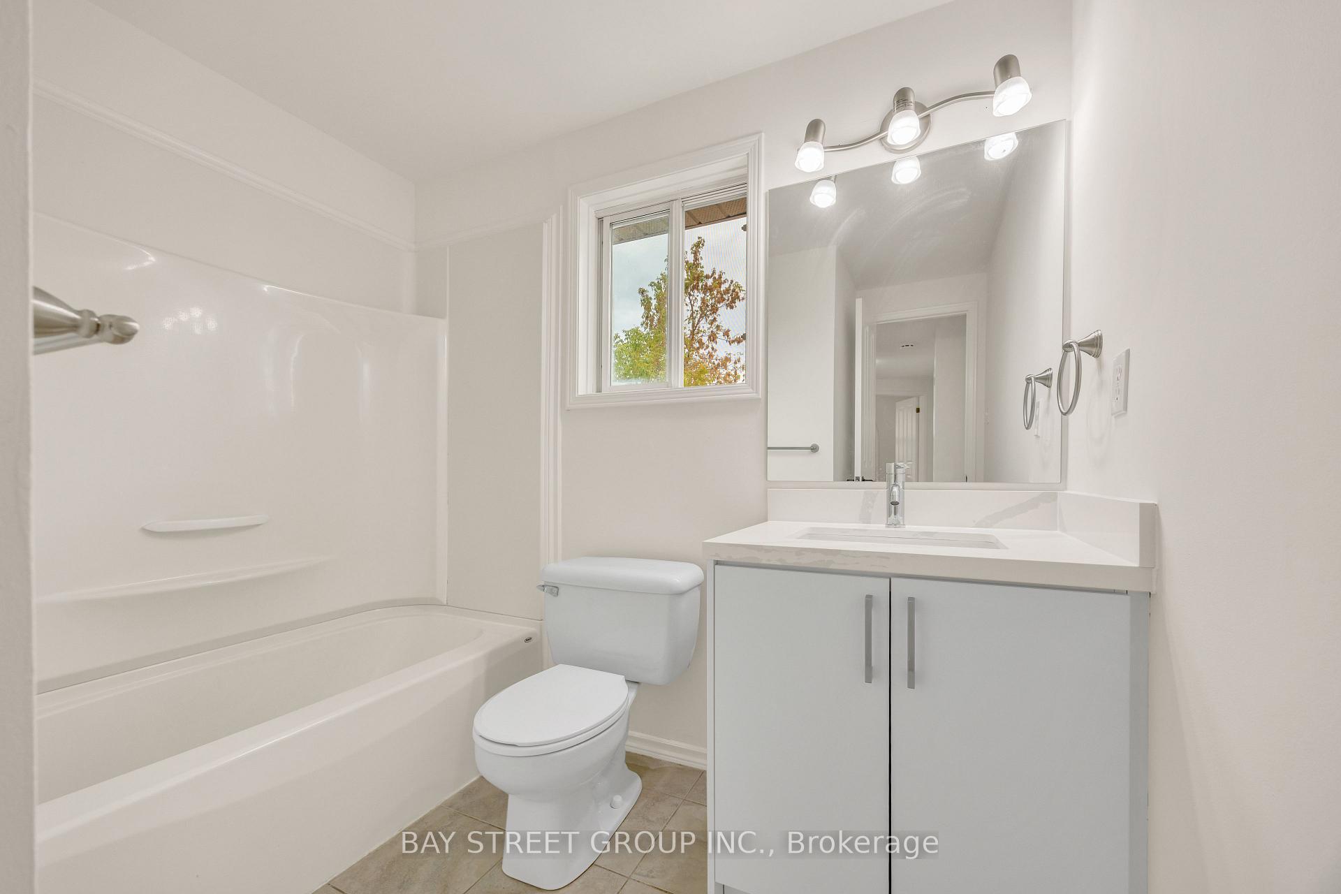 Photo 23 of 13 Irish Lane, Barrie, Grove East — HOMEH