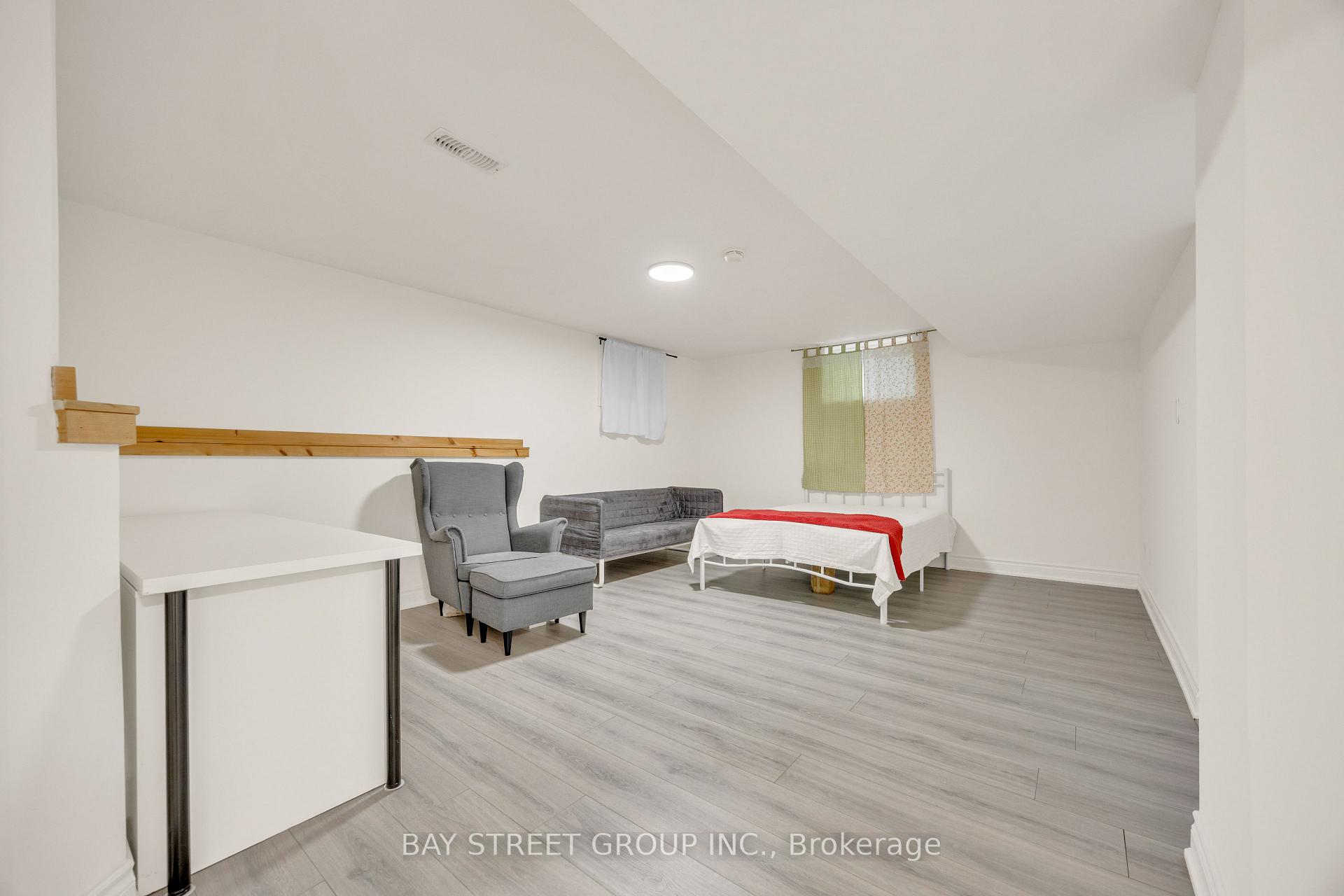 Photo 30 of 13 Irish Lane, Barrie, Grove East — HOMEH