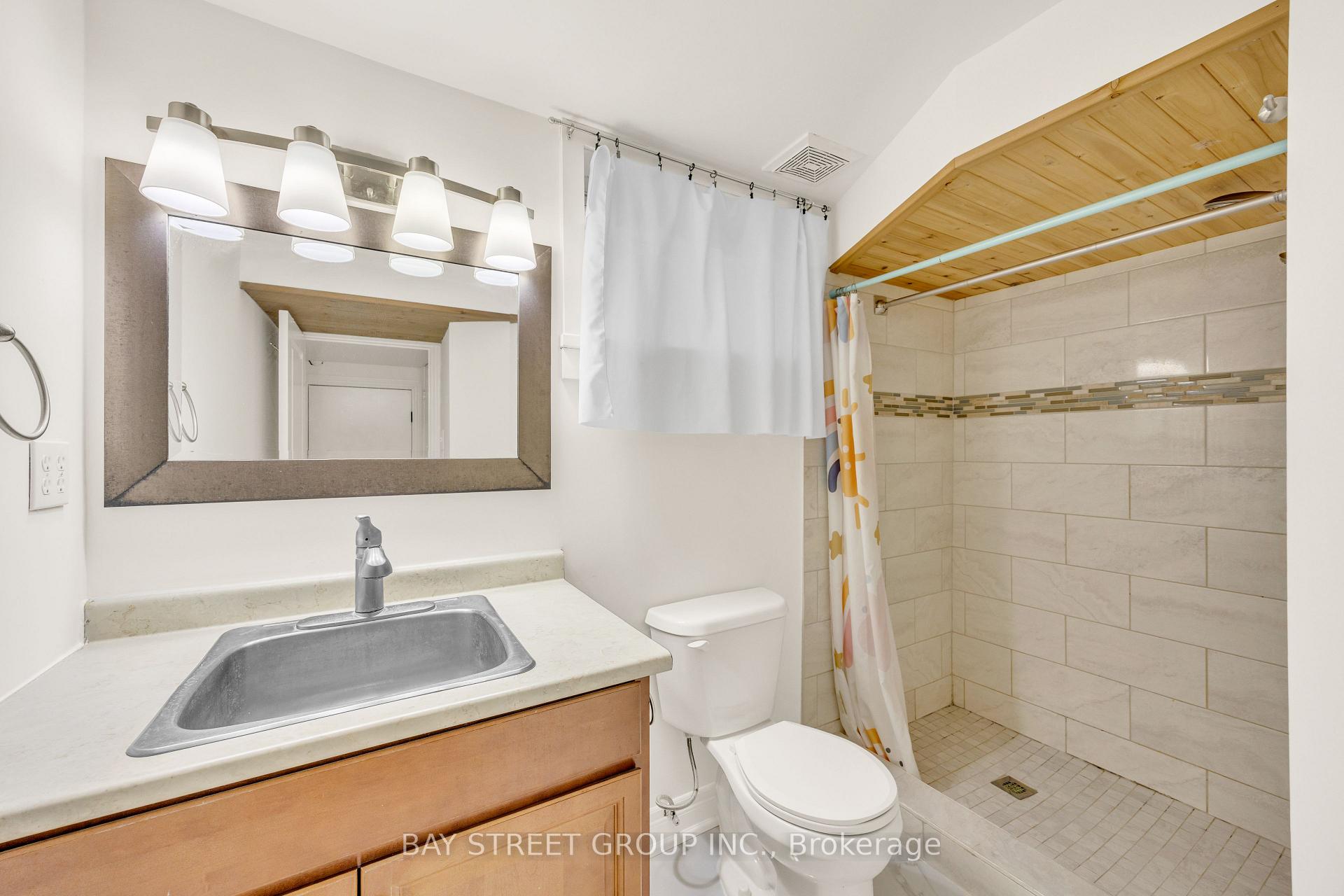 Photo 36 of 13 Irish Lane, Barrie, Grove East — HOMEH
