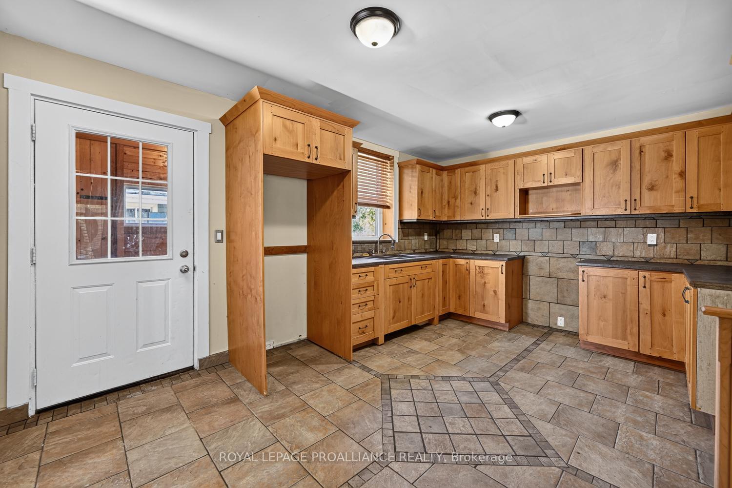 Photo 9 of 22 Abbott Street, Brockville, Brockville — HOMEH