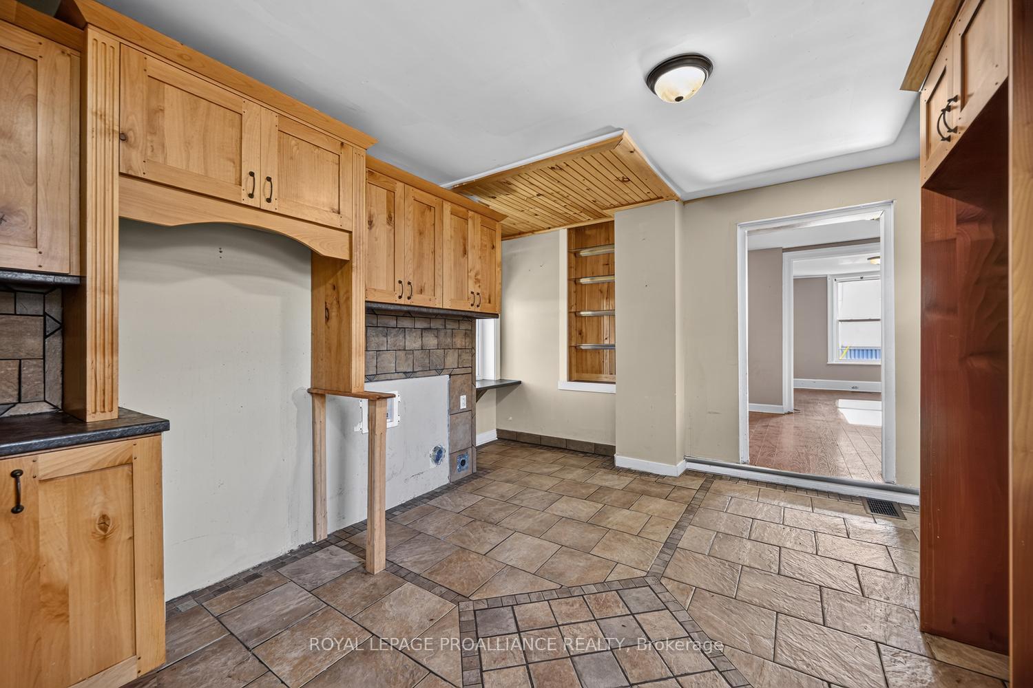 Photo 11 of 22 Abbott Street, Brockville, Brockville — HOMEH