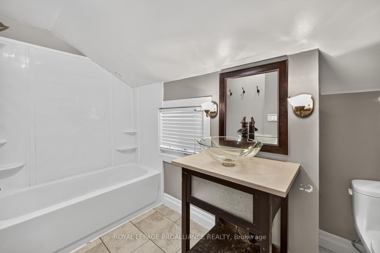 Photo 16 of 22 Abbott Street, Brockville, Brockville — HOMEH
