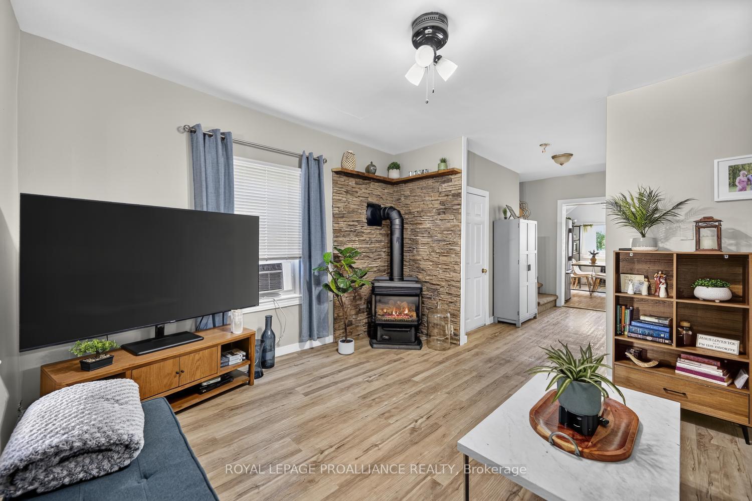 Photo 5 of 83 Louis Street, Brockville, Brockville — HOMEH