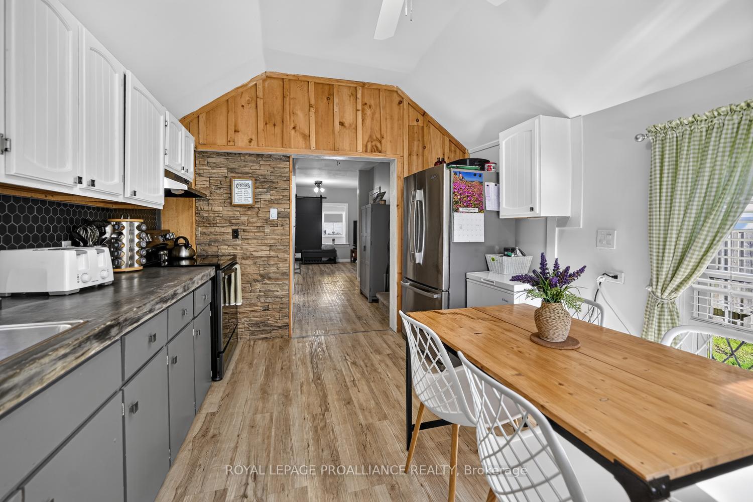 Photo 13 of 83 Louis Street, Brockville, Brockville — HOMEH