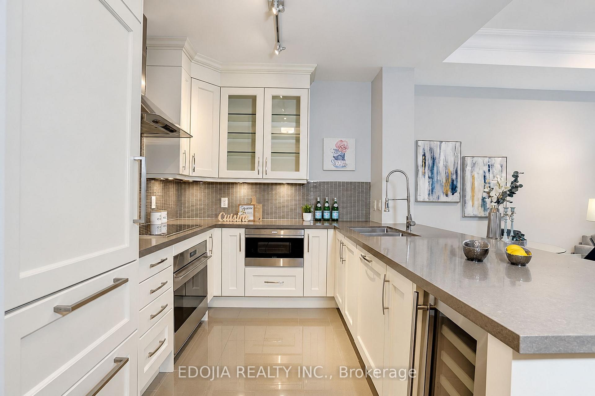 Photo 2 of Unit 102, 9 Stollery Pond Crescent, Markham, Devil's Elbow — HOMEH