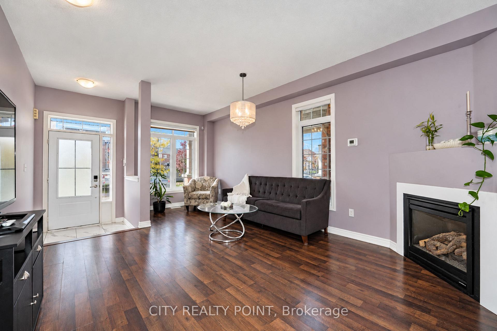 Photo 3 of 58 Divinity Circle, Brampton, Northwest Brampton — HOMEH