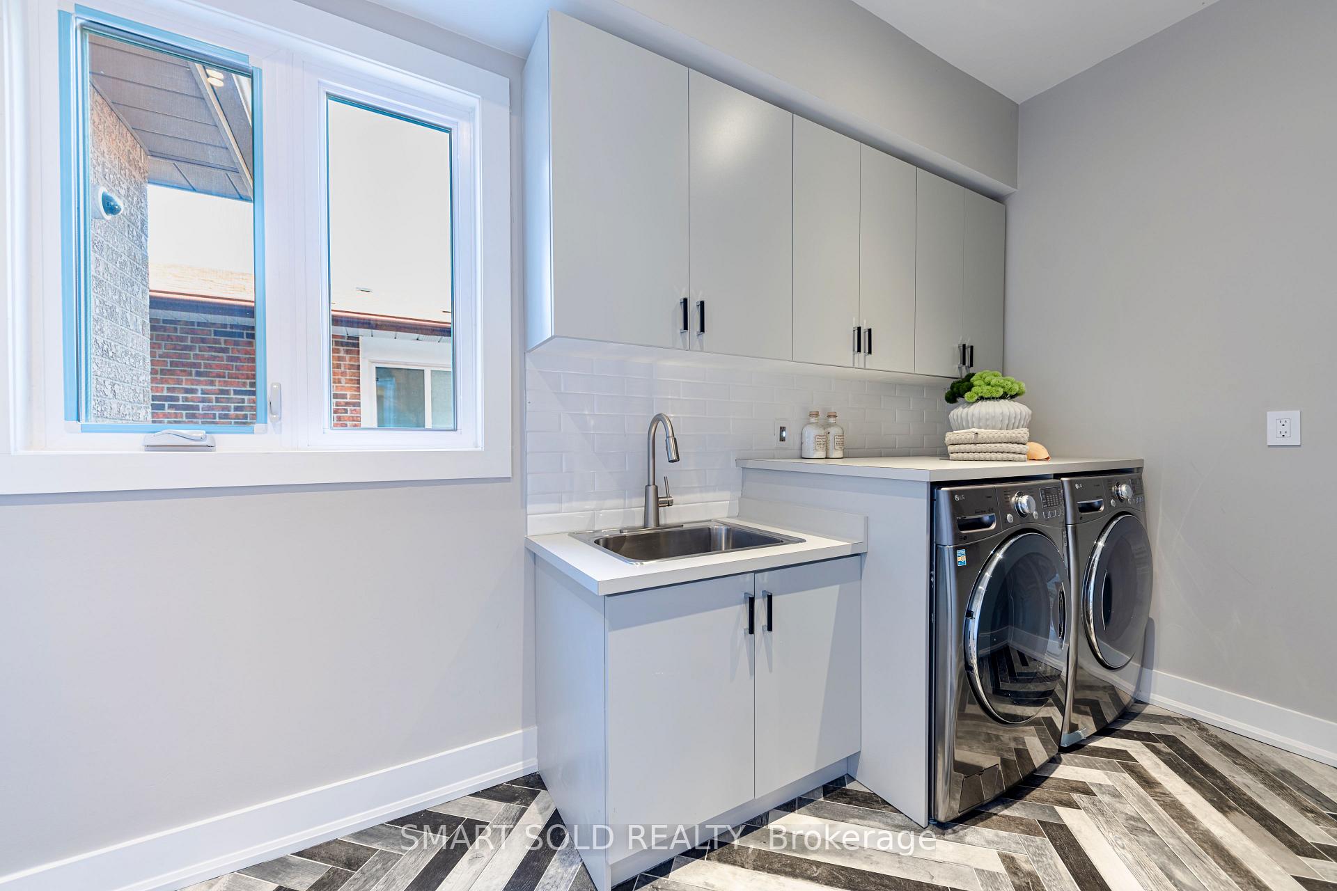 Photo 12 of 231 Hounslow Avenue, North York, Willowdale West — HOMEH