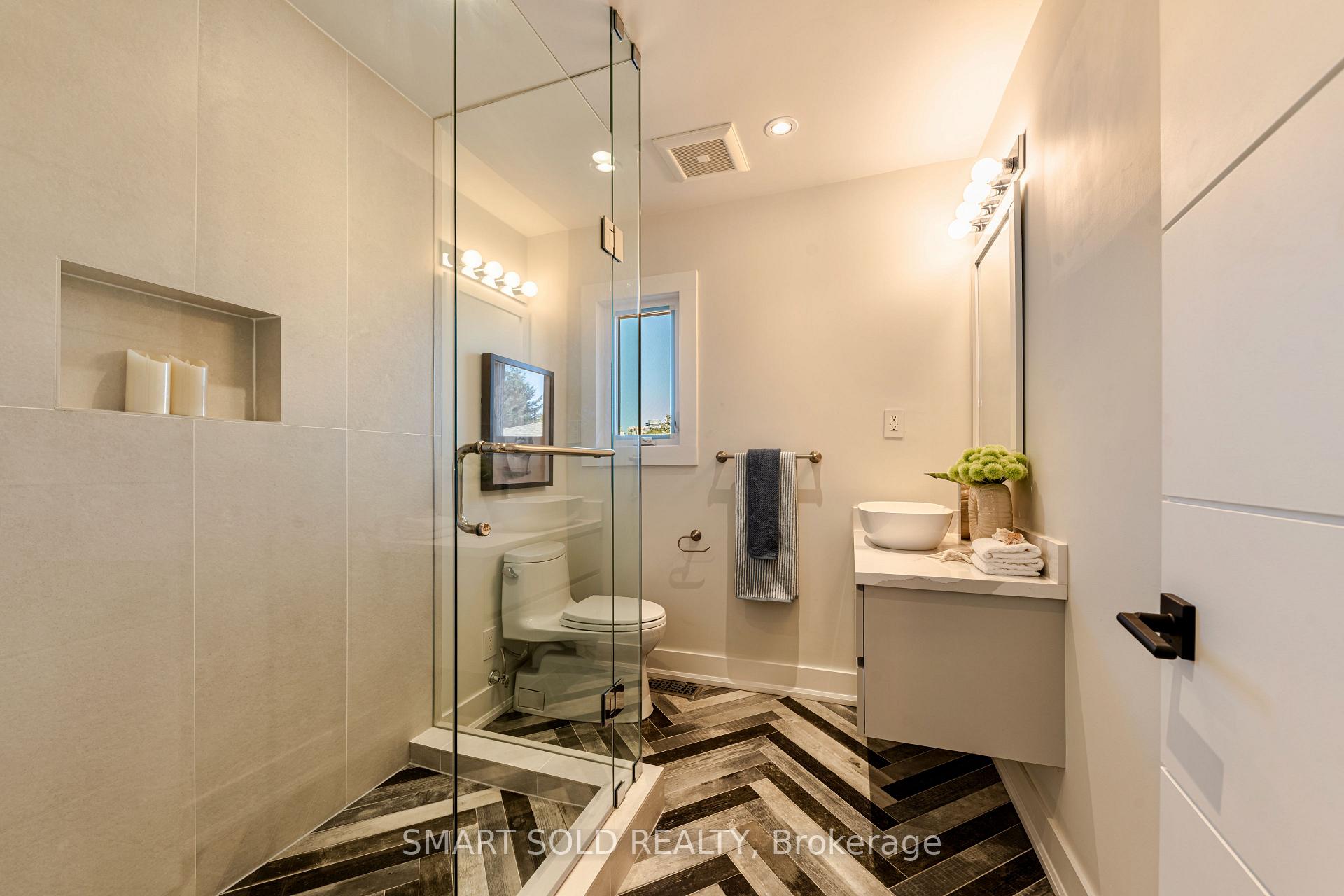 Photo 26 of 231 Hounslow Avenue, North York, Willowdale West — HOMEH