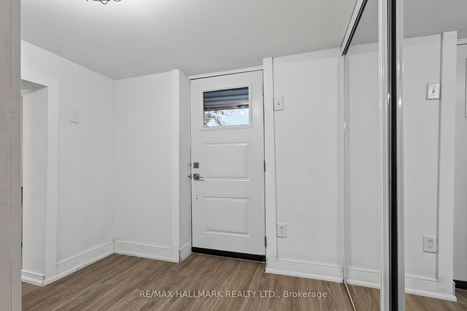 Photo 3 of 27 Bexhill Lower Avenue, Scarborough, Clairlea-Birchmount — HOMEH