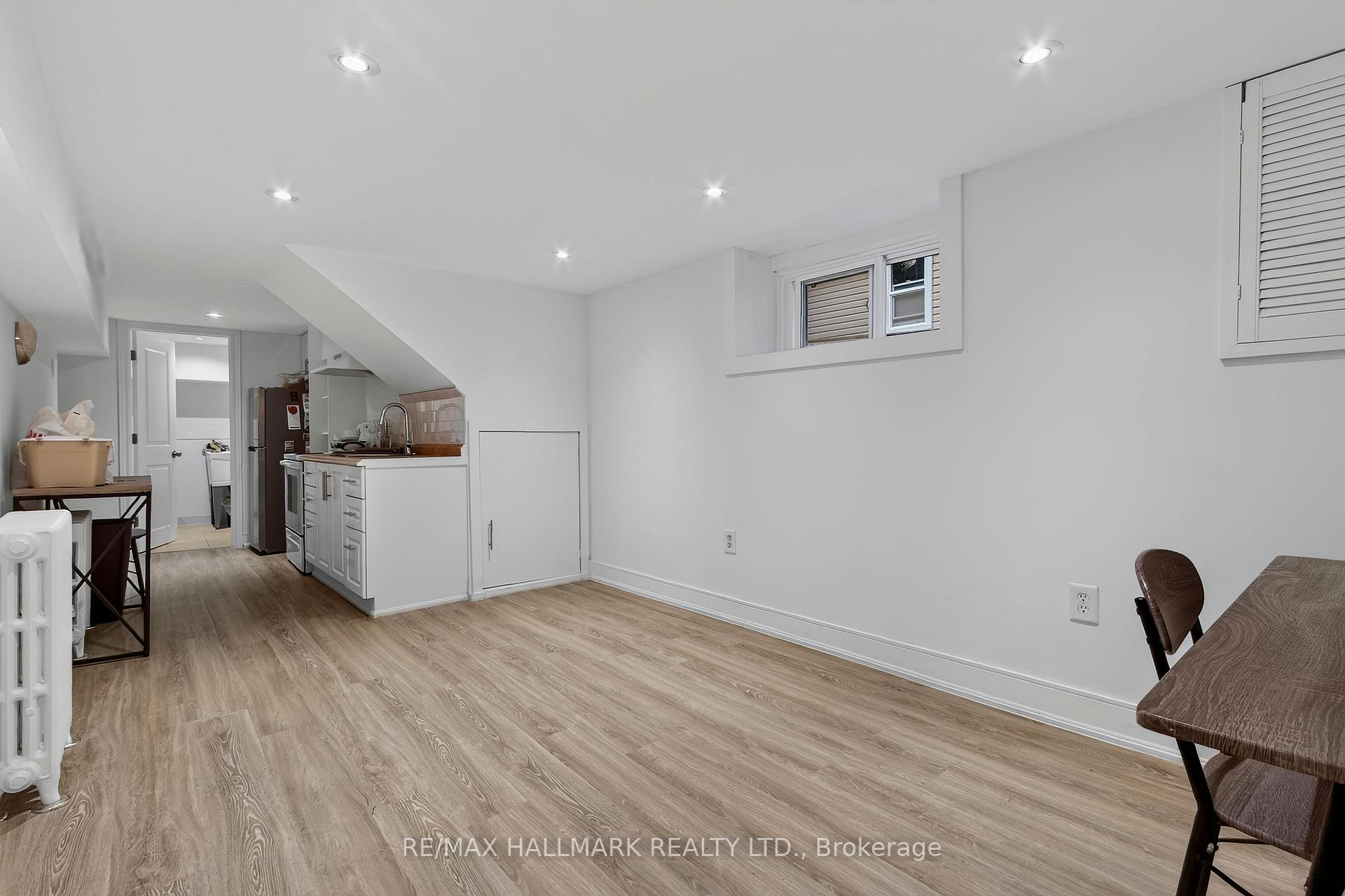 Photo 5 of 27 Bexhill Lower Avenue, Scarborough, Clairlea-Birchmount — HOMEH
