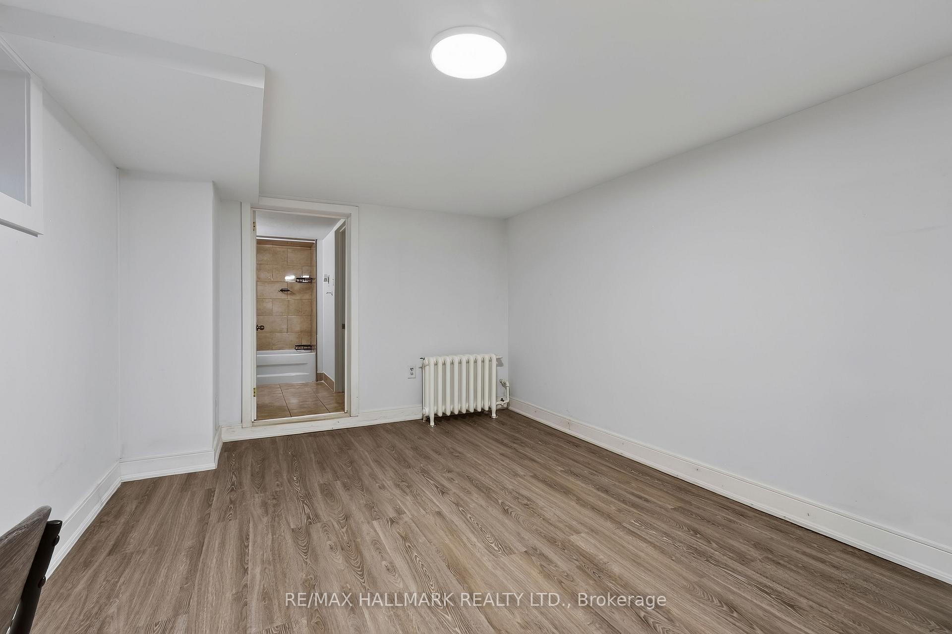 Photo 11 of 27 Bexhill Lower Avenue, Scarborough, Clairlea-Birchmount — HOMEH
