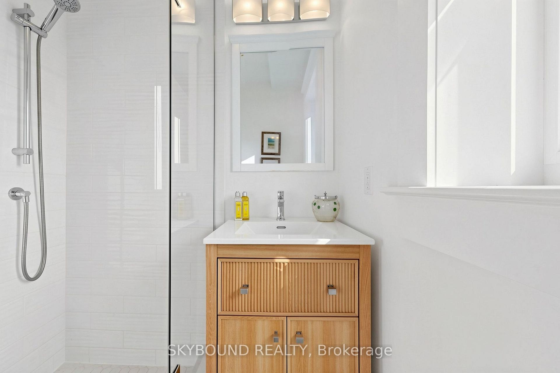 Photo 31 of 156 Hampton Avenue S, Toronto, North Riverdale — HOMEH
