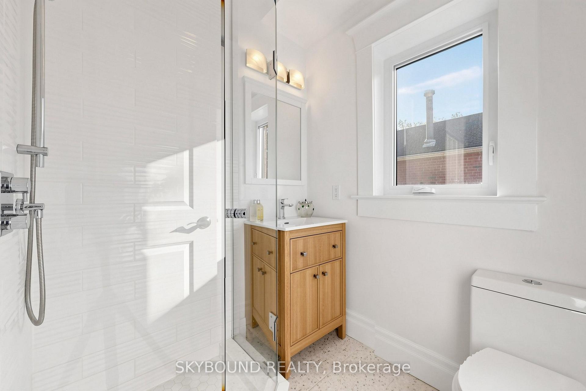 Photo 32 of 156 Hampton Avenue S, Toronto, North Riverdale — HOMEH