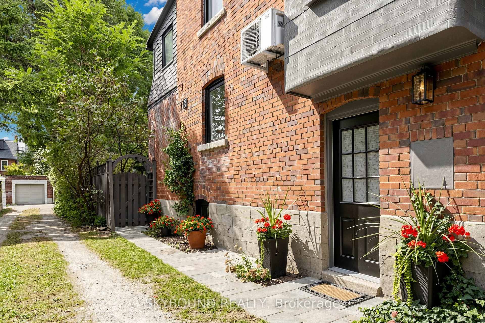 Photo 39 of 156 Hampton Avenue S, Toronto, North Riverdale — HOMEH