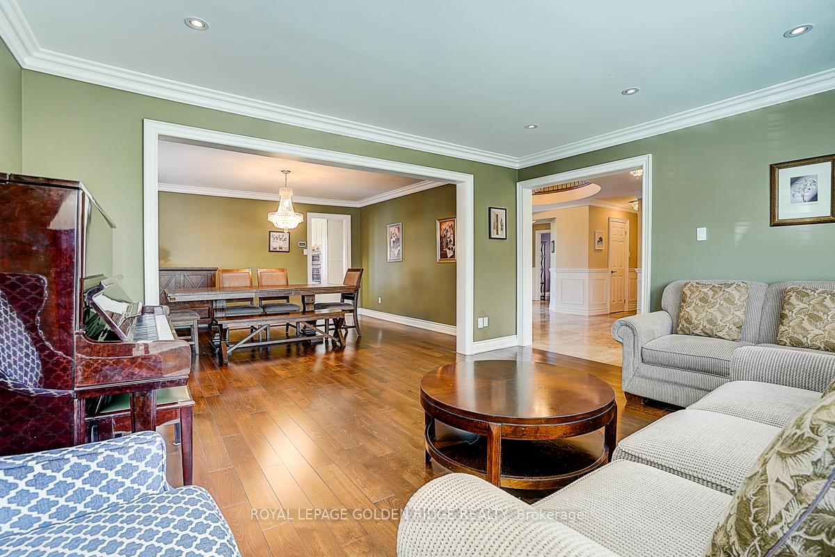Photo 8 of 725 Exceller Circle, Newmarket, Stonehaven-Wyndham — HOMEH