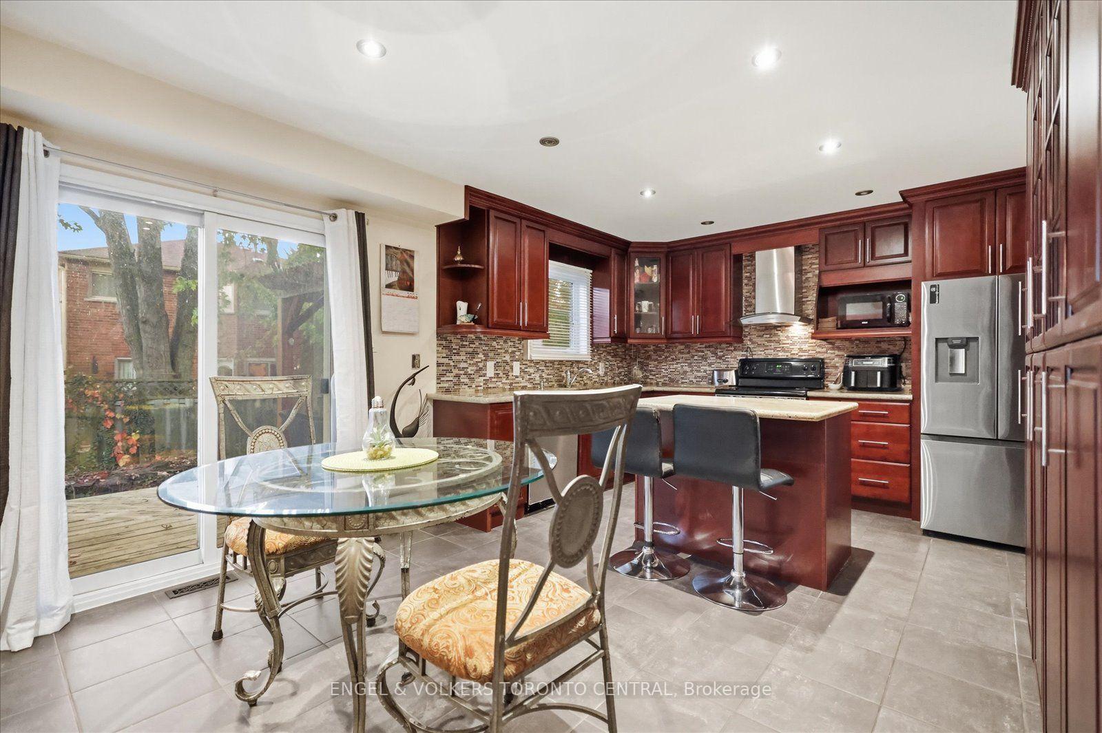 Photo 10 of 14 Hillman Drive, Ajax, South East — HOMEH