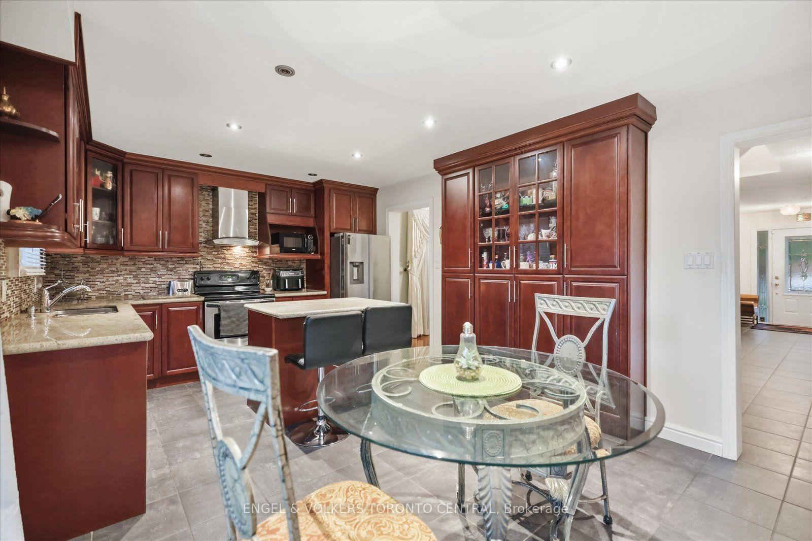 Photo 11 of 14 Hillman Drive, Ajax, South East — HOMEH