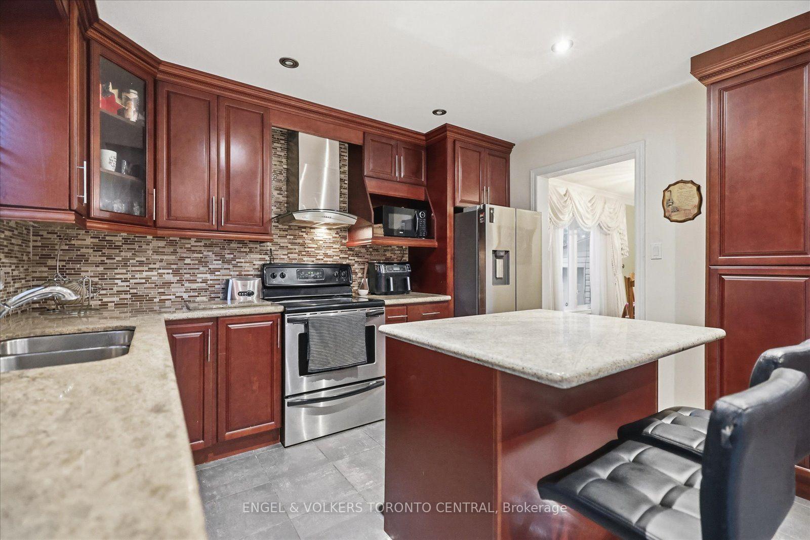 Photo 12 of 14 Hillman Drive, Ajax, South East — HOMEH