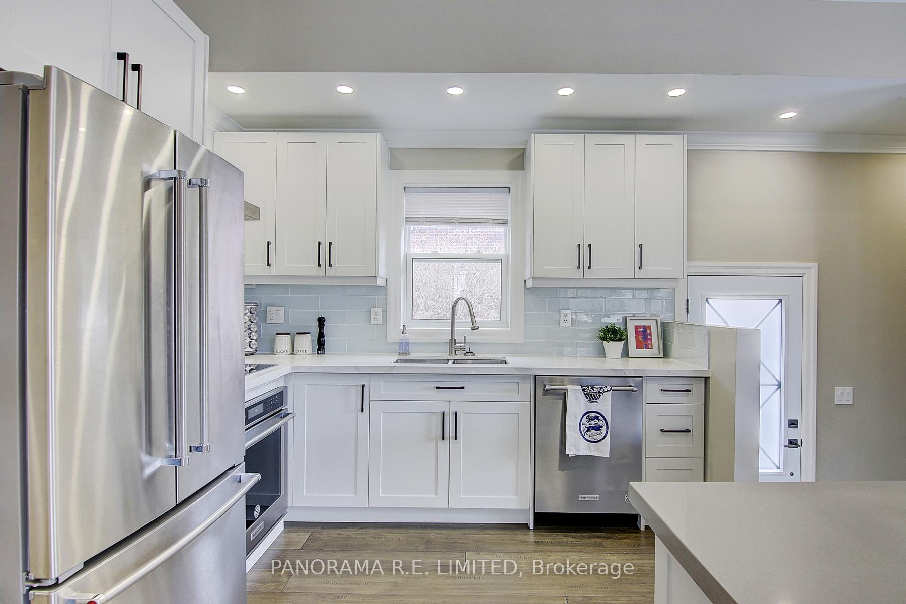 Photo 4 of 50 Maydolph Road, Etobicoke, Islington-City Centre West — HOMEH