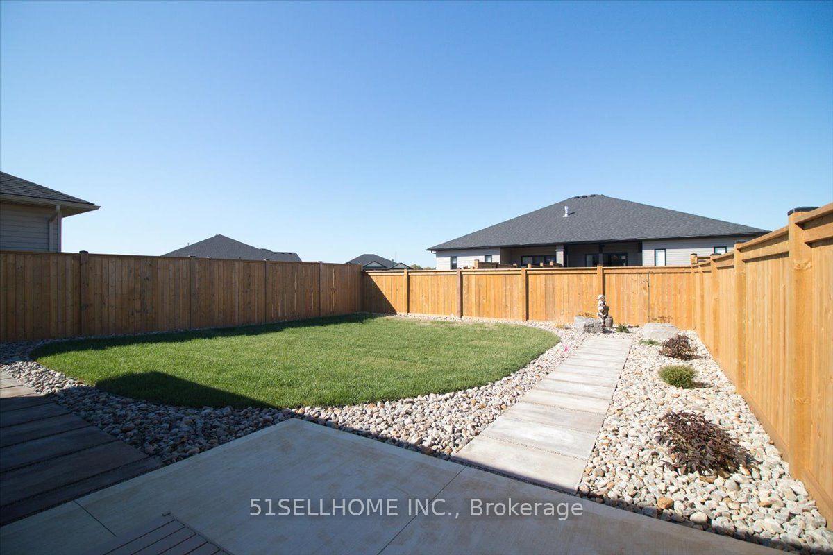 Photo 4 of 137 Brighton Place W, Chatham-Kent, Chatham — HOMEH