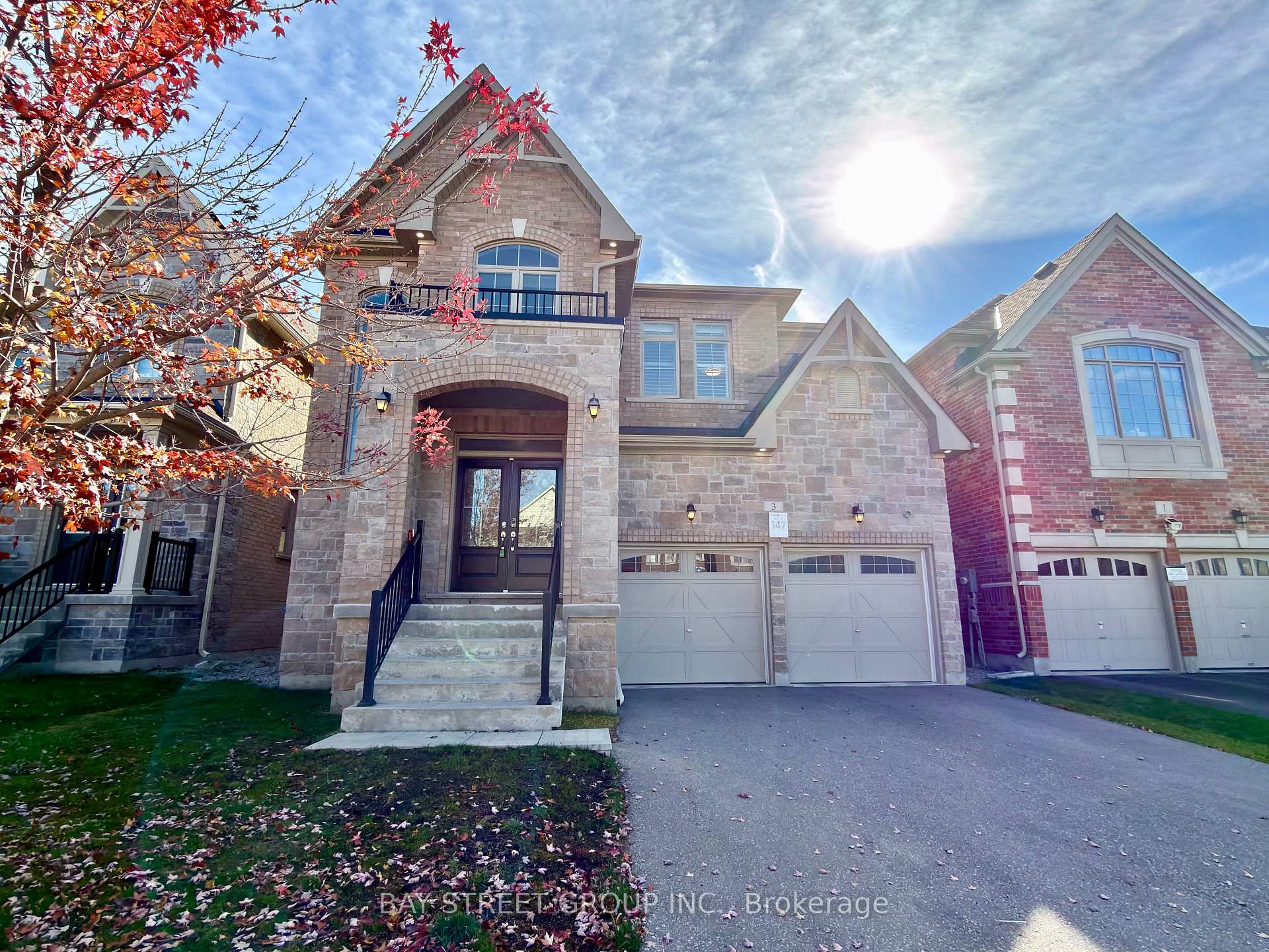 Photo 1 of 3 Manor Hampton Street, East Gwillimbury, Sharon — HOMEH