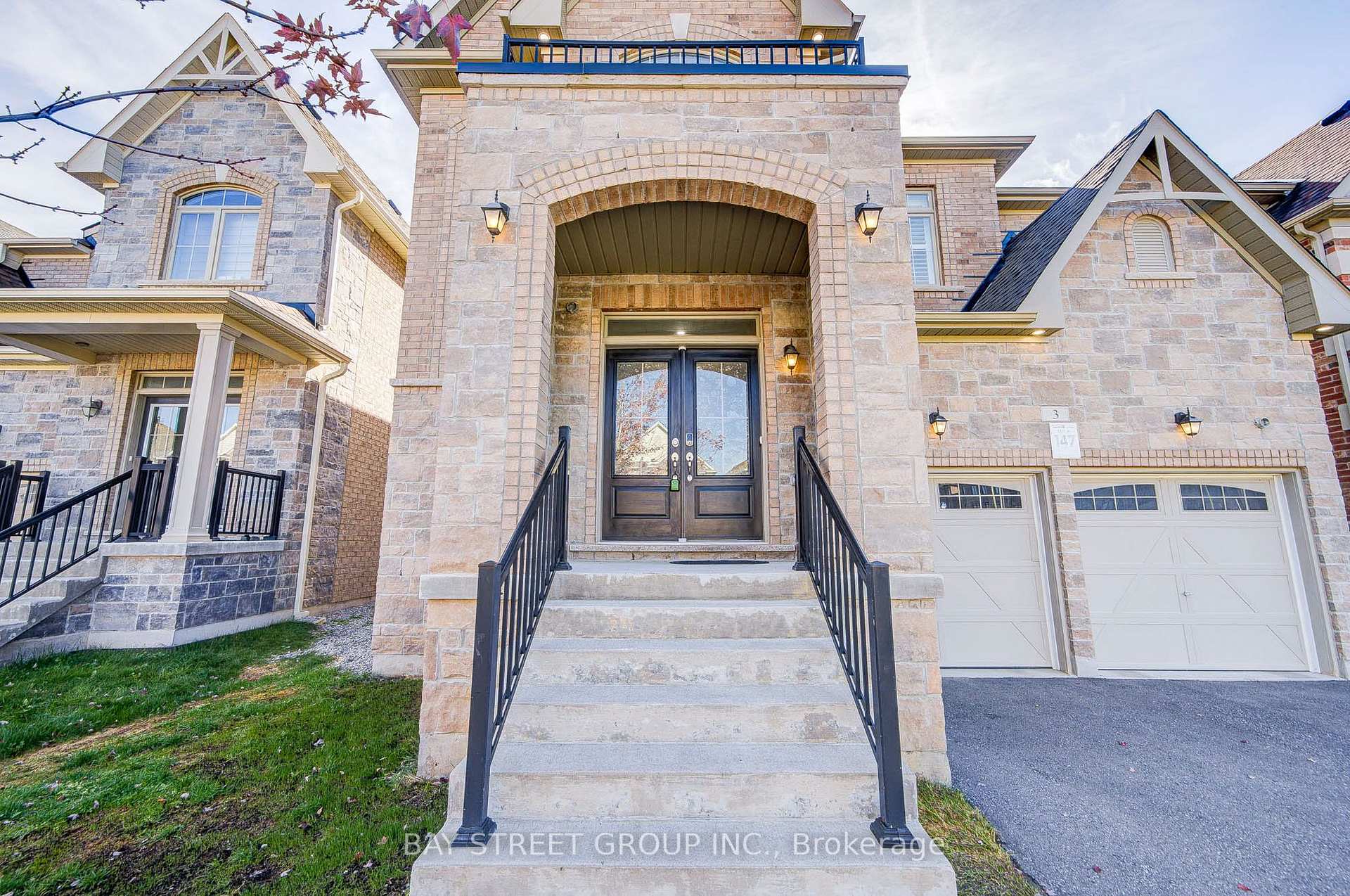 Photo 4 of 3 Manor Hampton Street, East Gwillimbury, Sharon — HOMEH