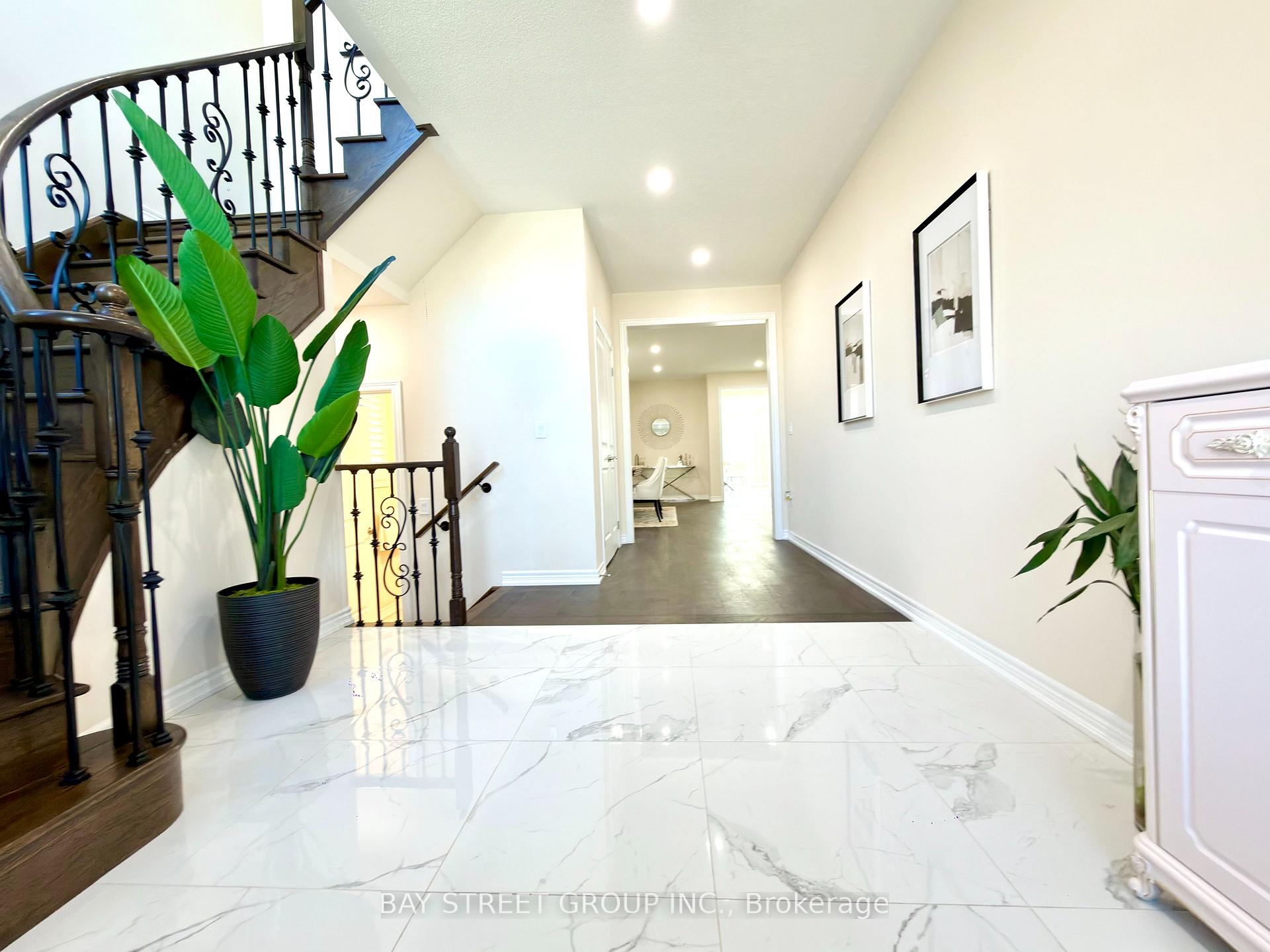 Photo 5 of 3 Manor Hampton Street, East Gwillimbury, Sharon — HOMEH
