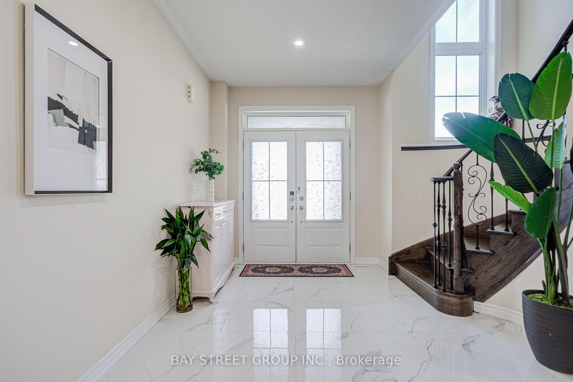 Photo 6 of 3 Manor Hampton Street, East Gwillimbury, Sharon — HOMEH