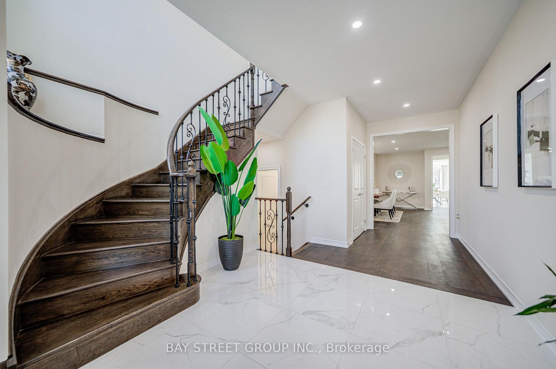 Photo 8 of 3 Manor Hampton Street, East Gwillimbury, Sharon — HOMEH