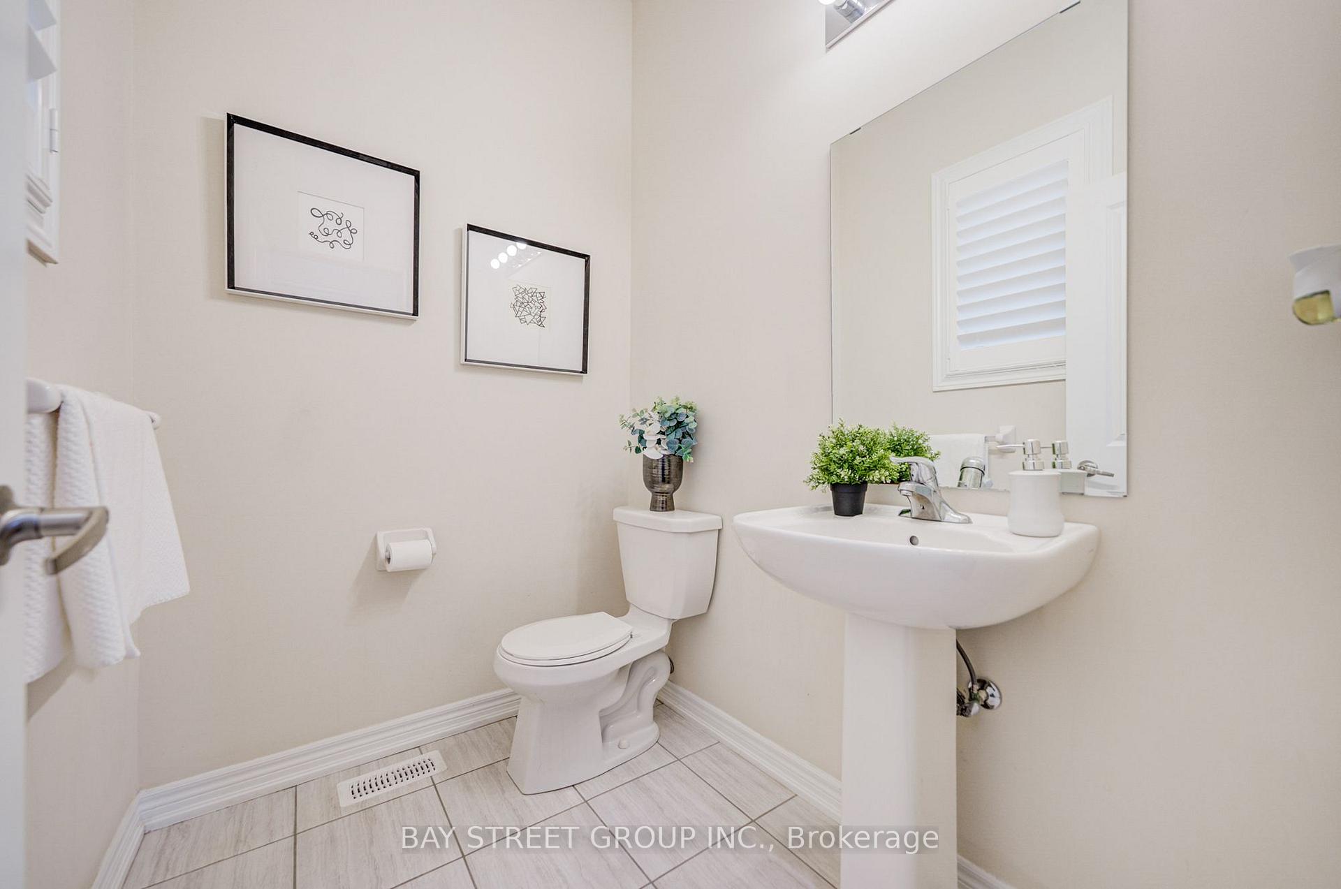 Photo 9 of 3 Manor Hampton Street, East Gwillimbury, Sharon — HOMEH