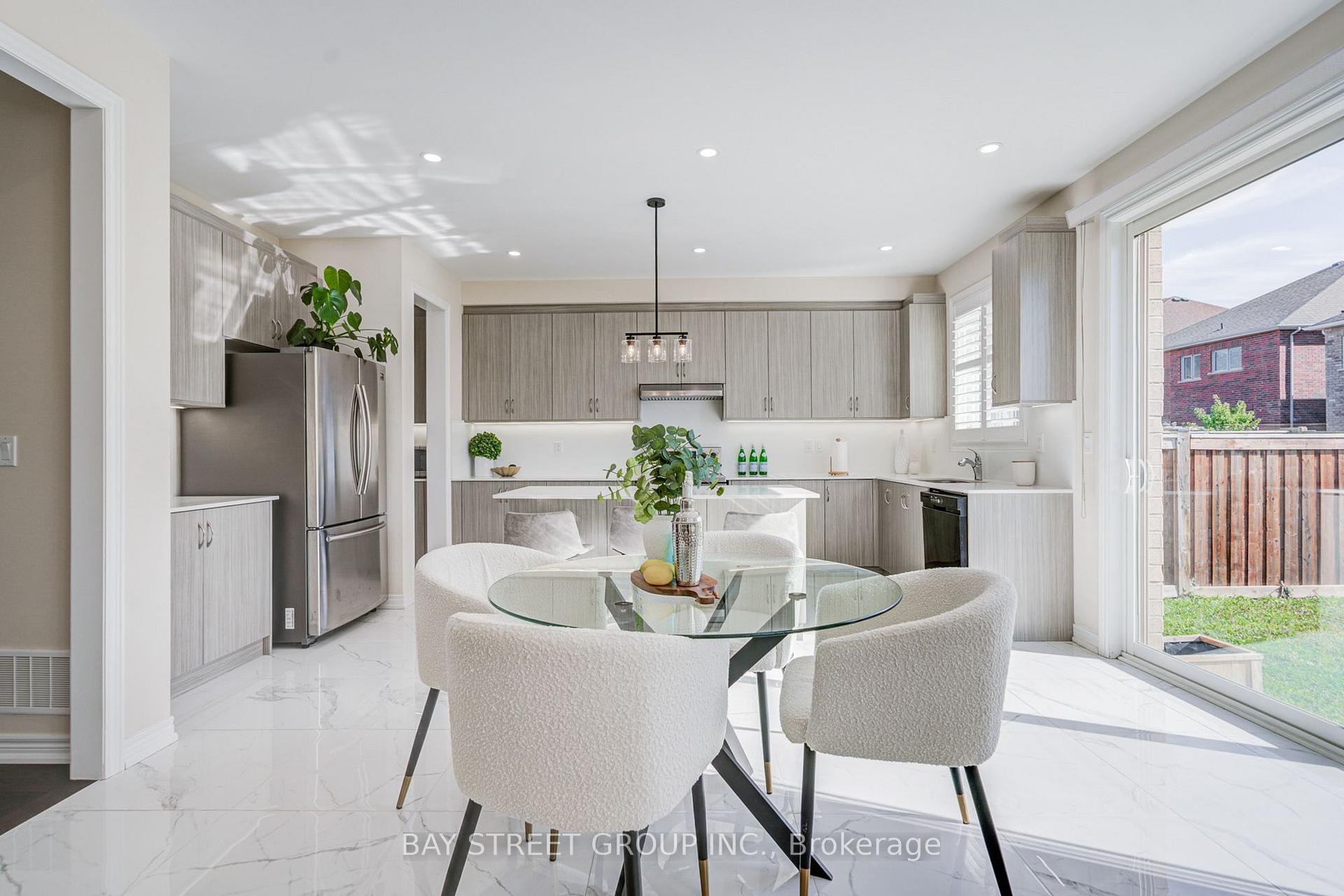 Photo 23 of 3 Manor Hampton Street, East Gwillimbury, Sharon — HOMEH