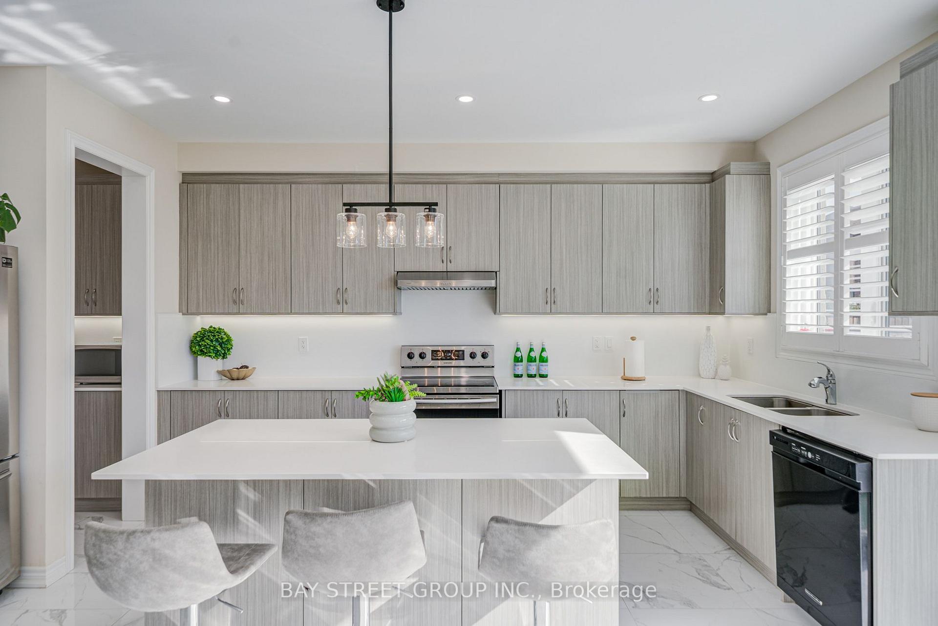 Photo 25 of 3 Manor Hampton Street, East Gwillimbury, Sharon — HOMEH
