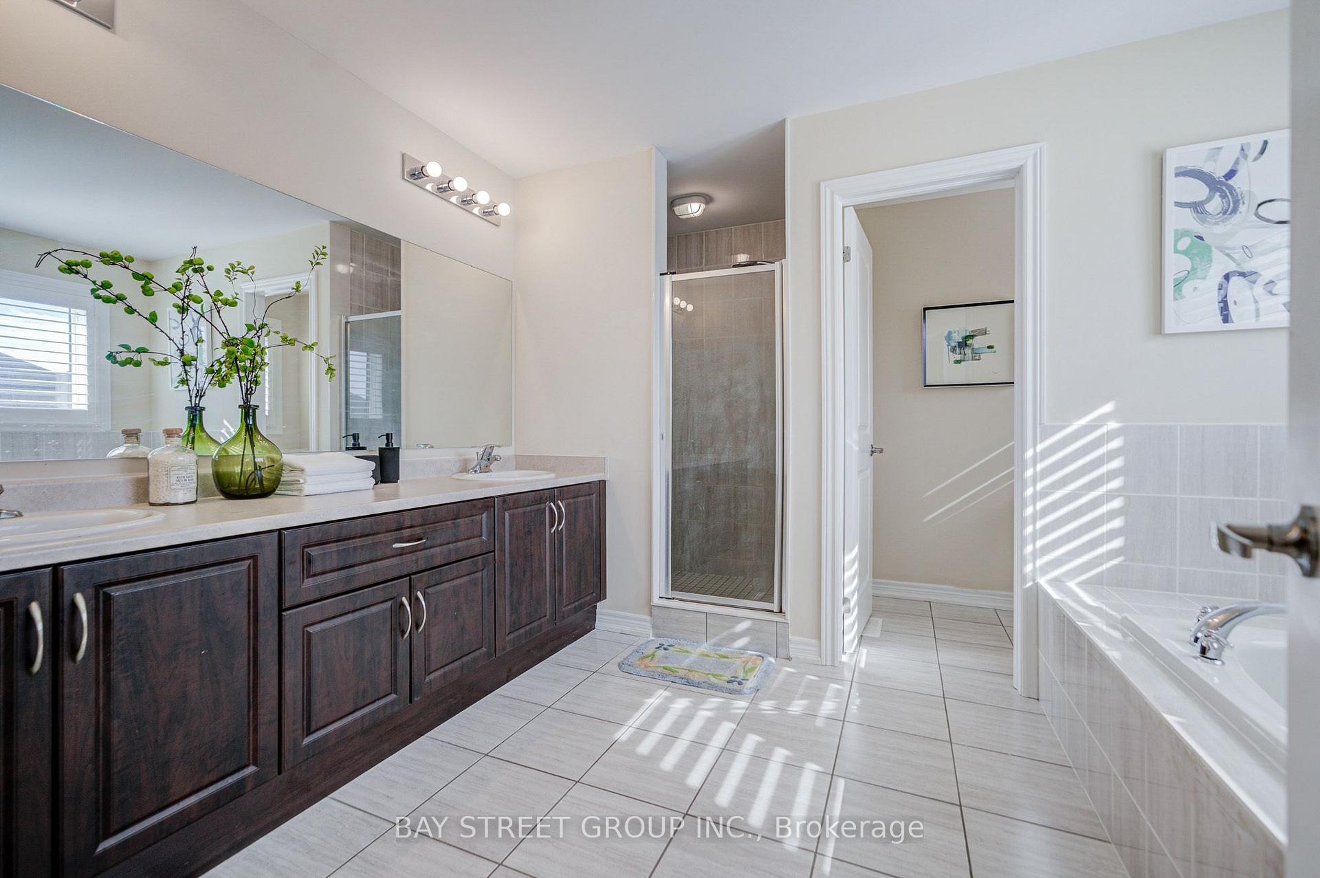 Photo 40 of 3 Manor Hampton Street, East Gwillimbury, Sharon — HOMEH