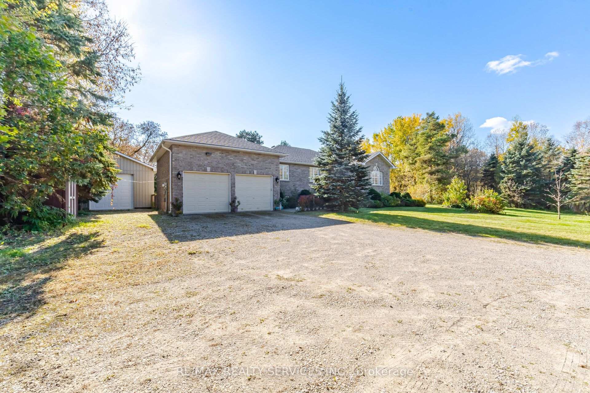 Photo 3 of 8023 Main Street, Adjala-Tosorontio, Everett — HOMEH