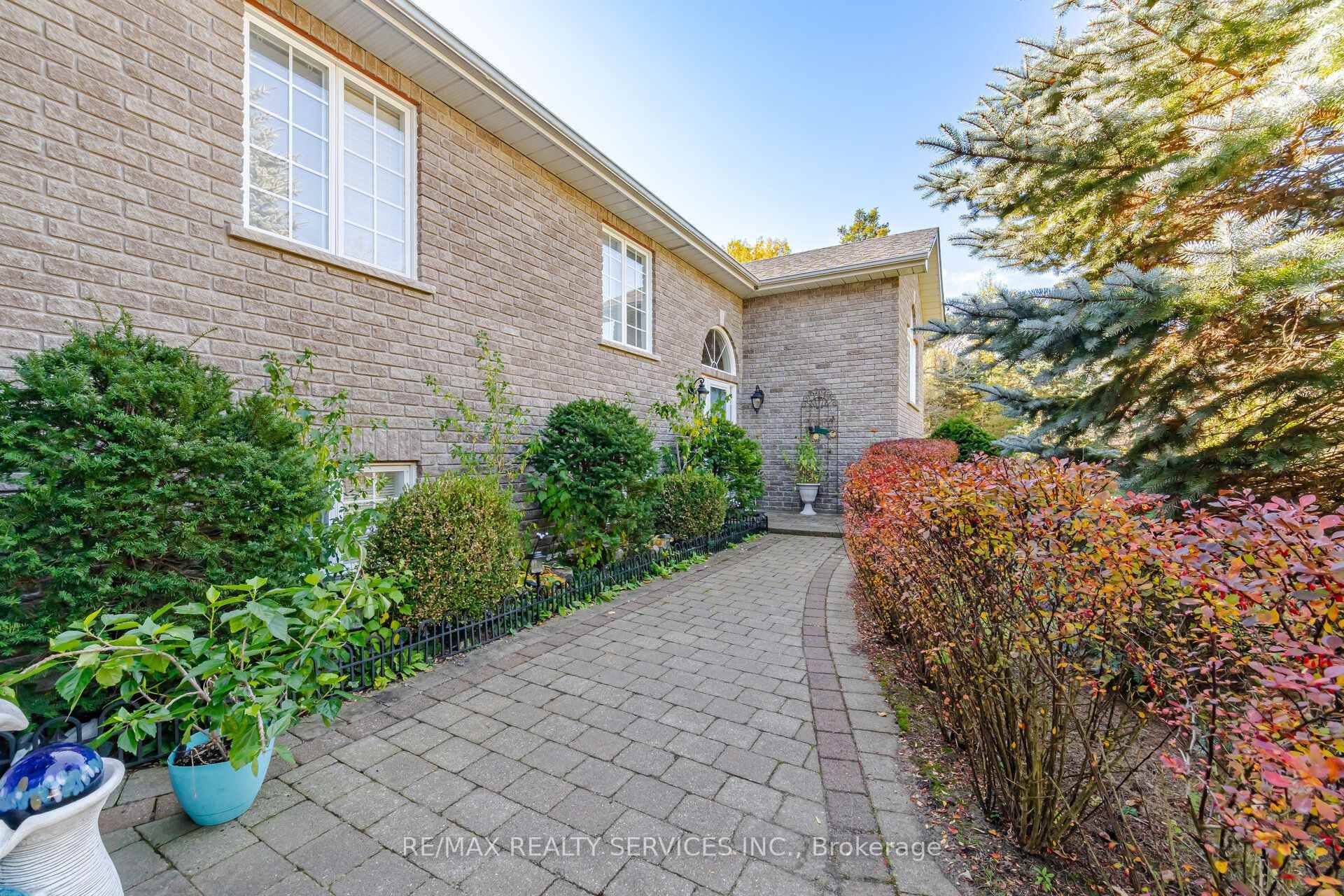 Photo 5 of 8023 Main Street, Adjala-Tosorontio, Everett — HOMEH